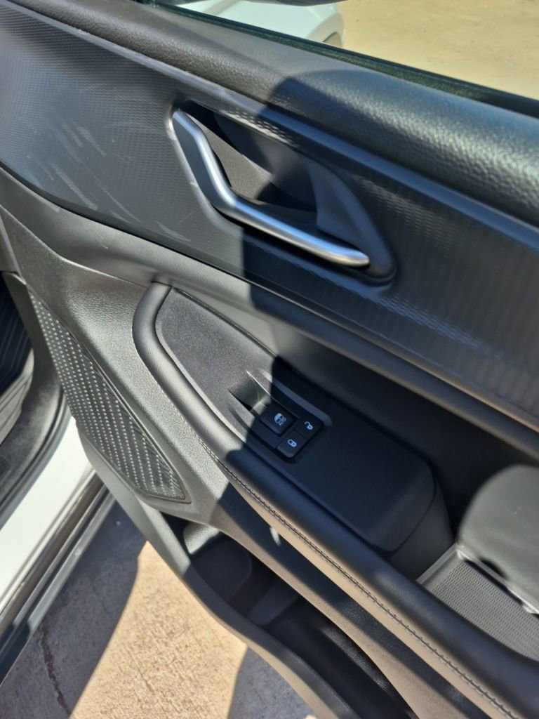 Used 2023 Jeep Grand Cherokee Laredo X image 18