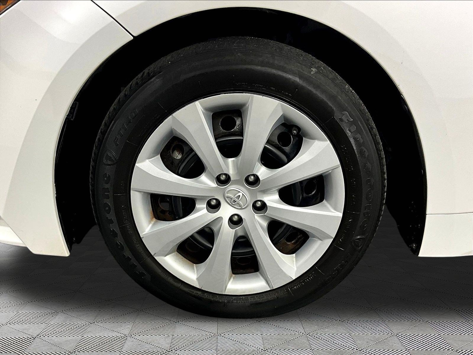 Used 2023 Toyota Corolla LE FWD image 33