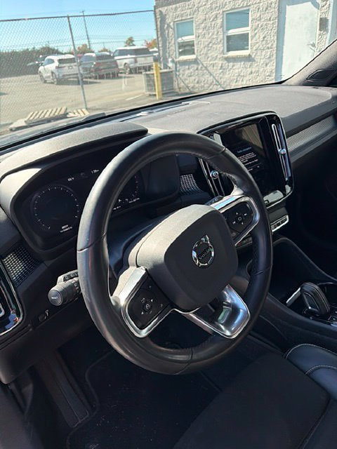 Used 2022 Volvo XC40 T5 R-Design AWD/4WD image 14