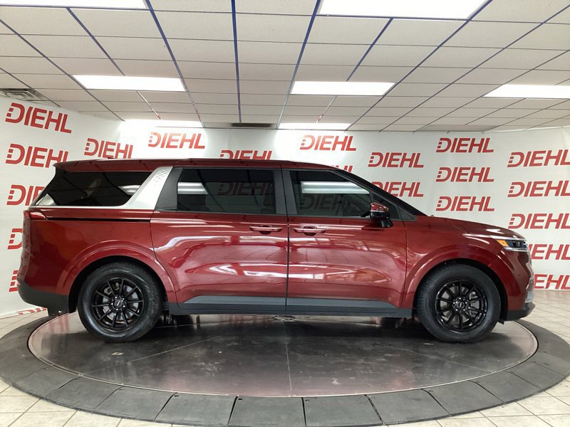 Used 2023 Kia Carnival LX FWD image 4