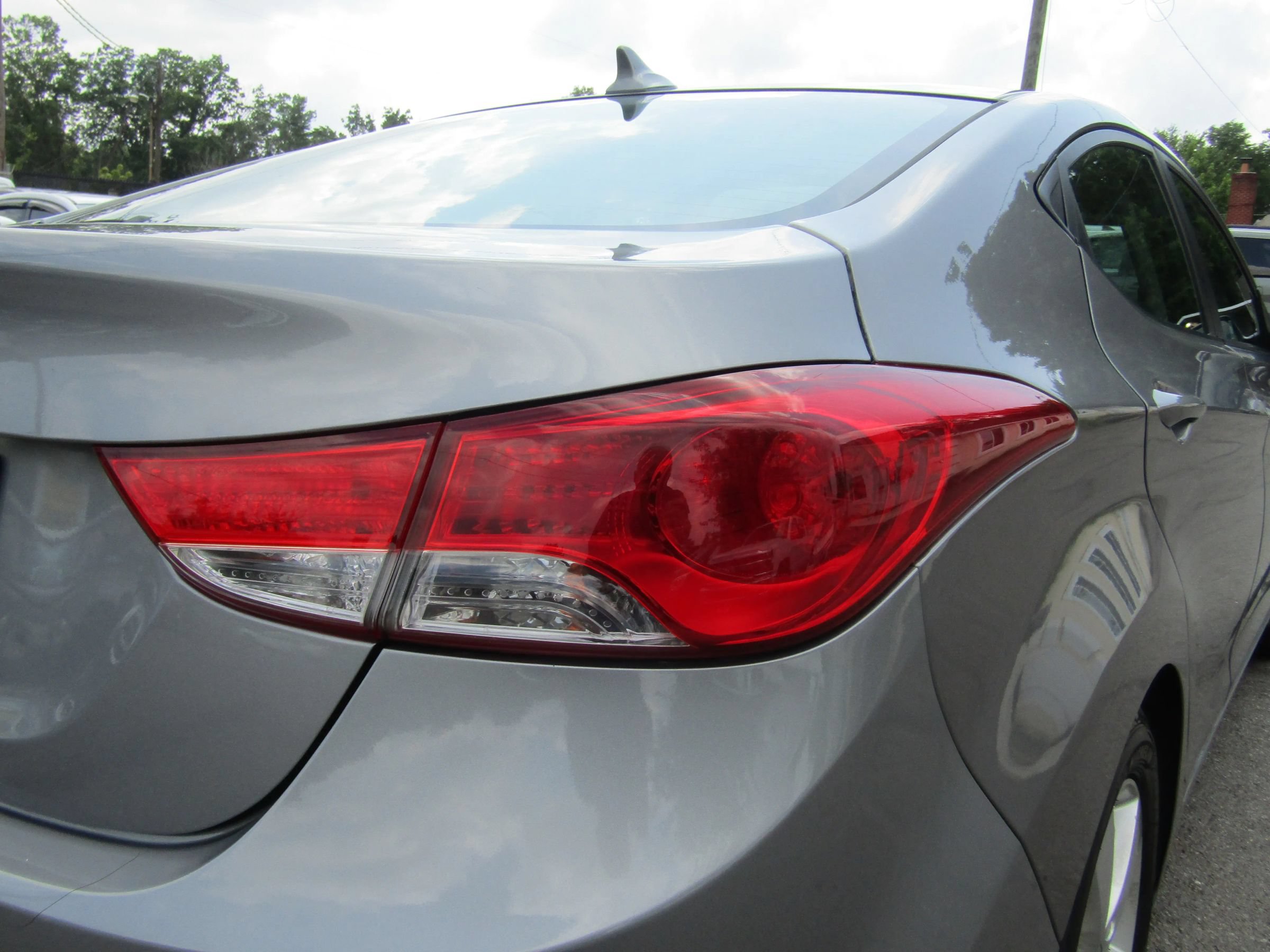 Used 2013 Hyundai Elantra GLS FWD image 9