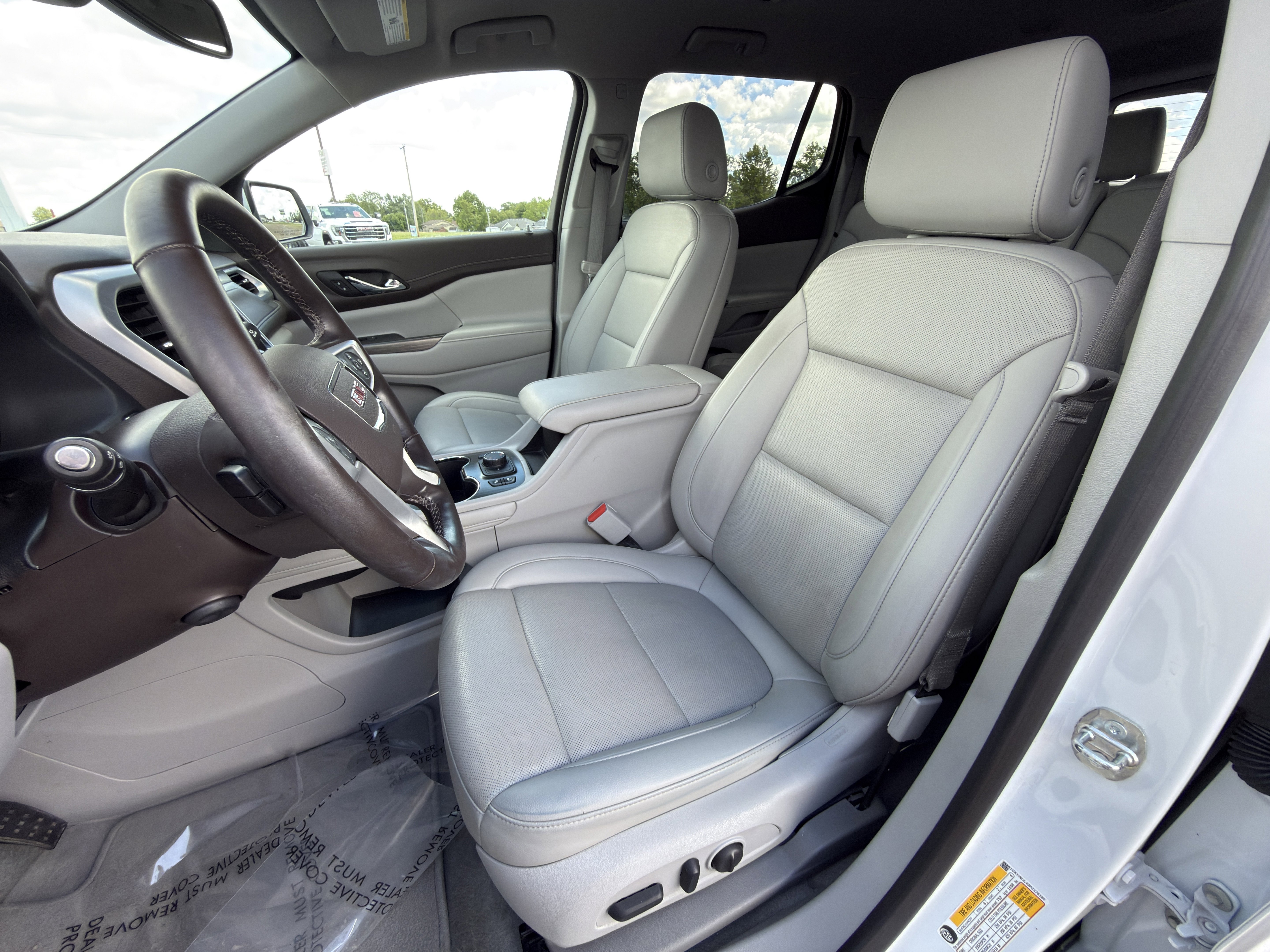 Used 2023 GMC Acadia SLT w/ Preferred Package AWD/4WD image 11