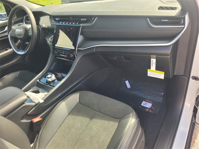 New 2025 Jeep Grand Cherokee Altitude image 18