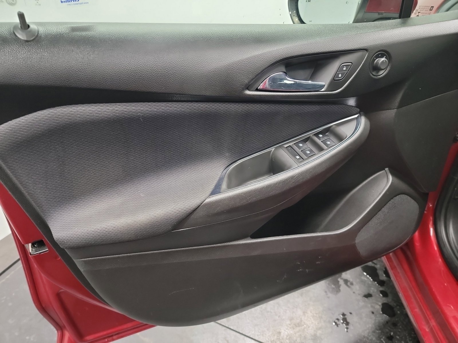 Used 2018 Chevrolet Cruze LT w/ Convenience Package image 9