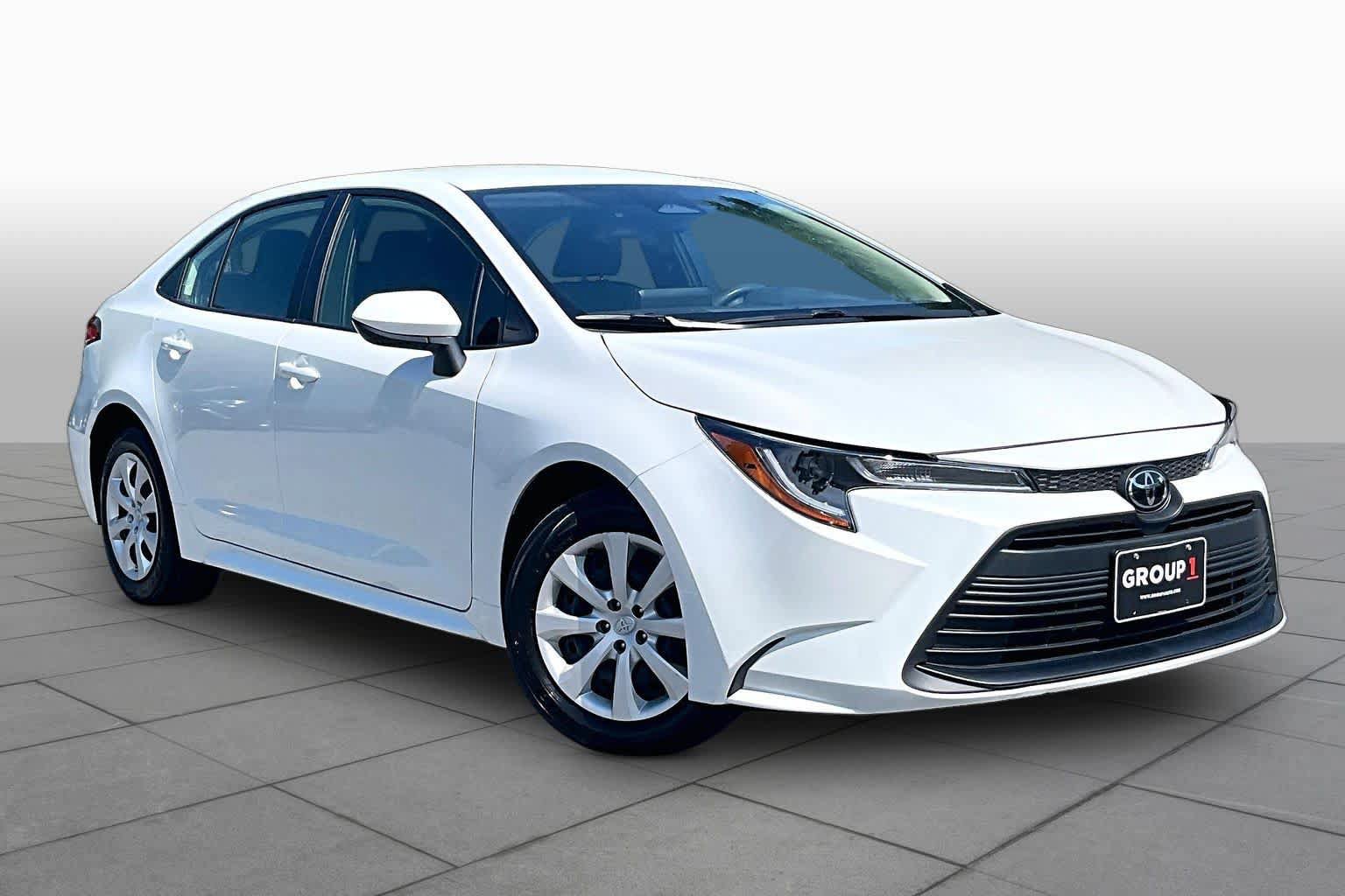 Used 2024 Toyota Corolla LE FWD image 3