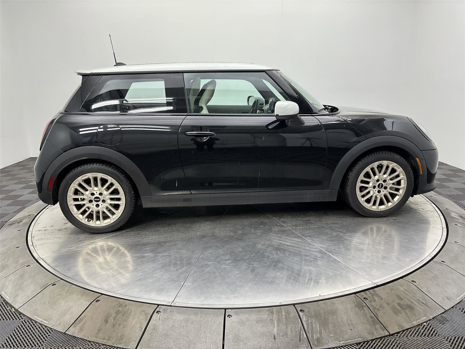 Used 2025 MINI Cooper S image 17