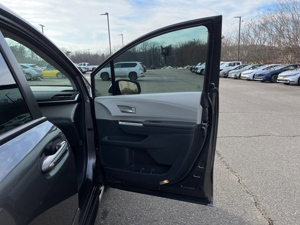 Certified 2024 Toyota Sienna XLE image 34
