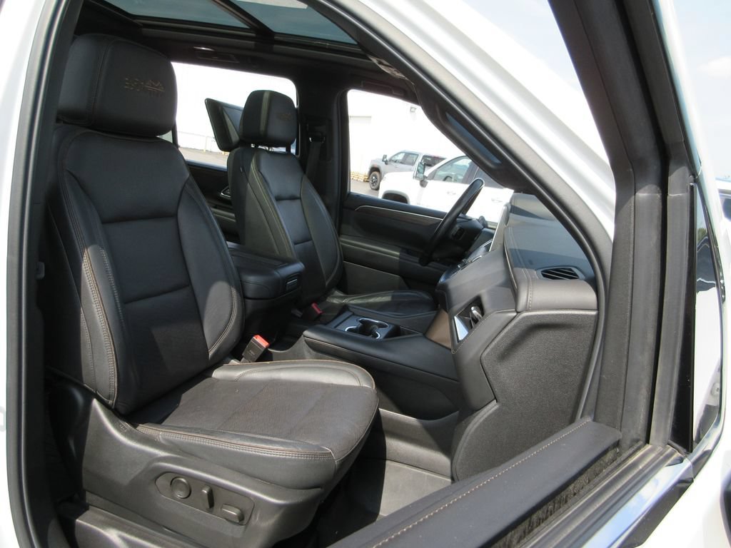 Used 2021 Chevrolet Suburban High Country w/ Premium Package 2 AWD/4WD image 27