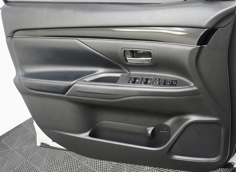 Used 2019 Mitsubishi Outlander SE image 31