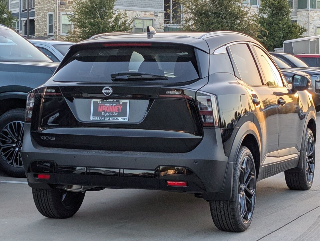 New 2027 Nissan Kicks SR FWD image 4