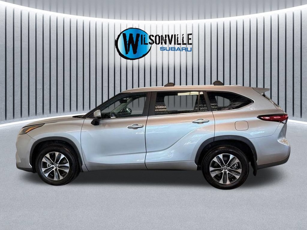 Used 2023 Toyota Highlander XLE AWD/4WD image 16