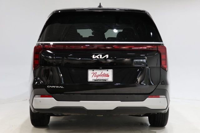 Used 2025 Kia Carnival image 7