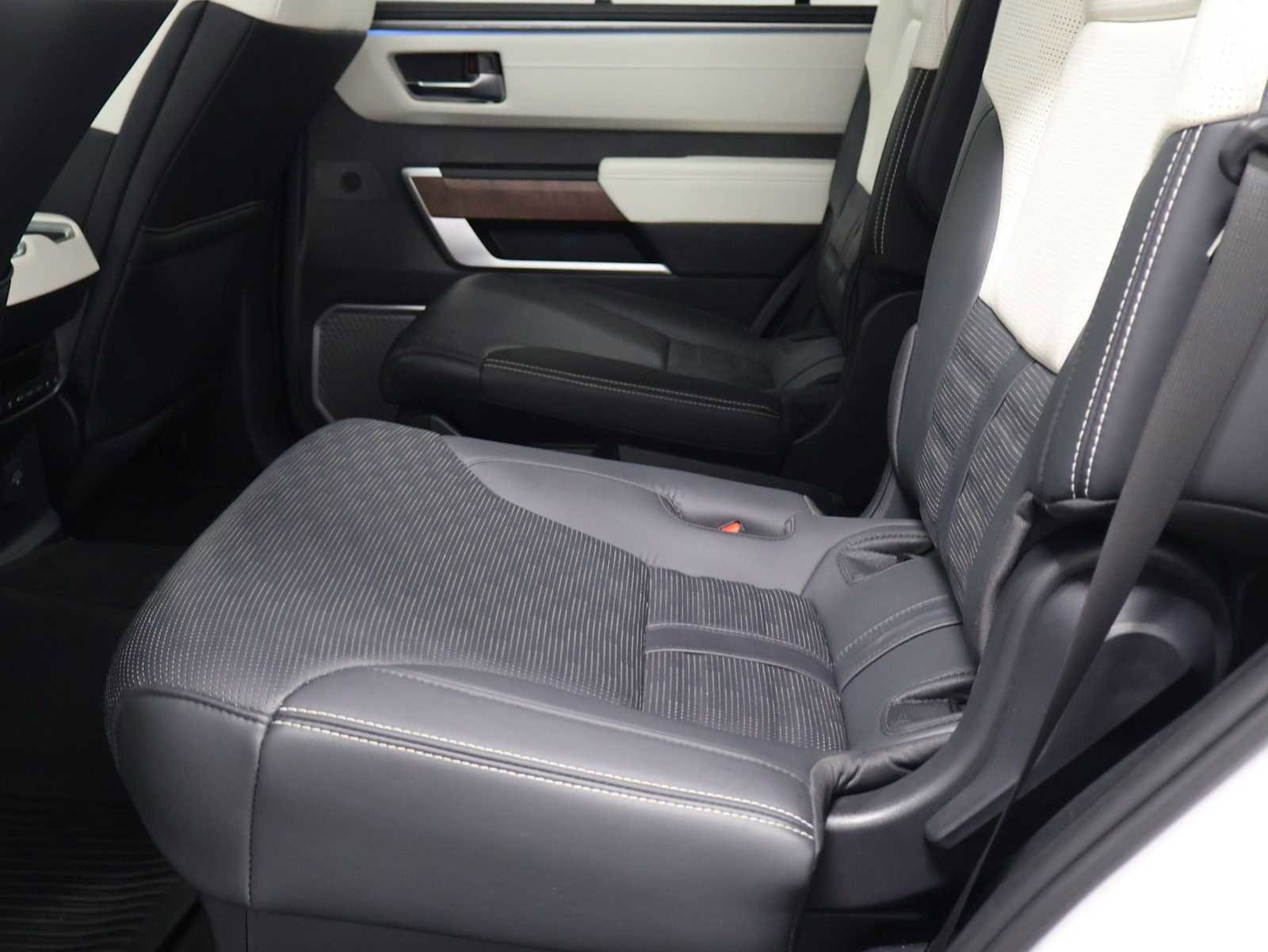 Used 2024 Toyota Sequoia Capstone AWD/4WD image 30