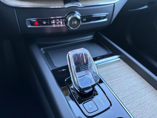 New 2027 Volvo XC60 B5 Plus AWD/4WD image 21