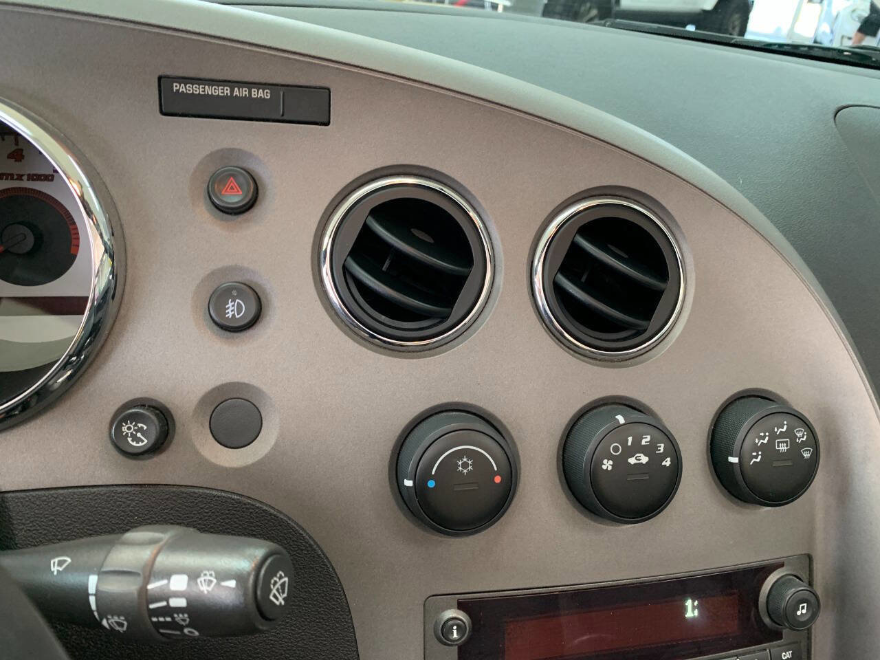 Used 2007 Pontiac Solstice Convertible w/ Premium Package image 11