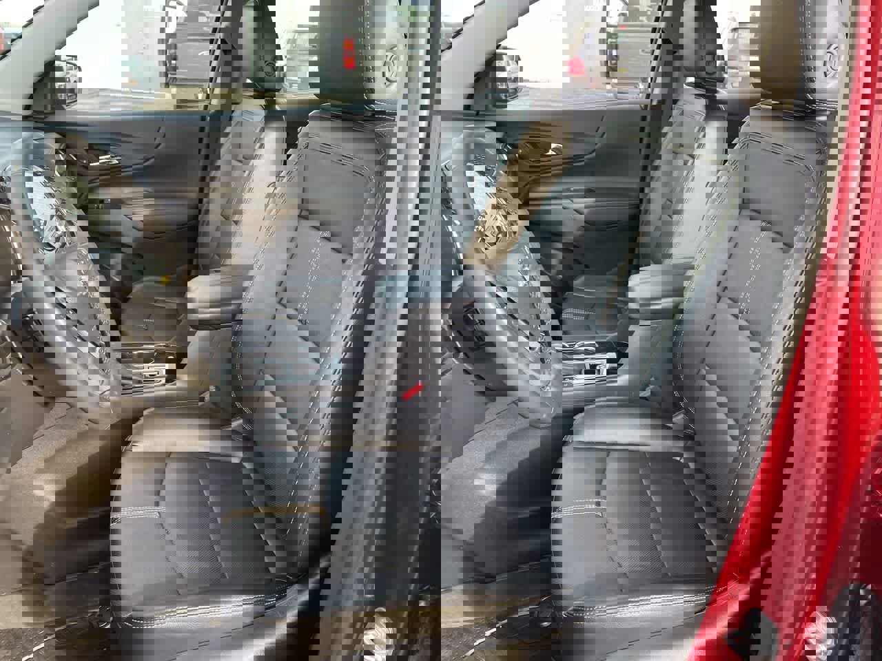 Used 2023 Chevrolet Equinox Premier image 12