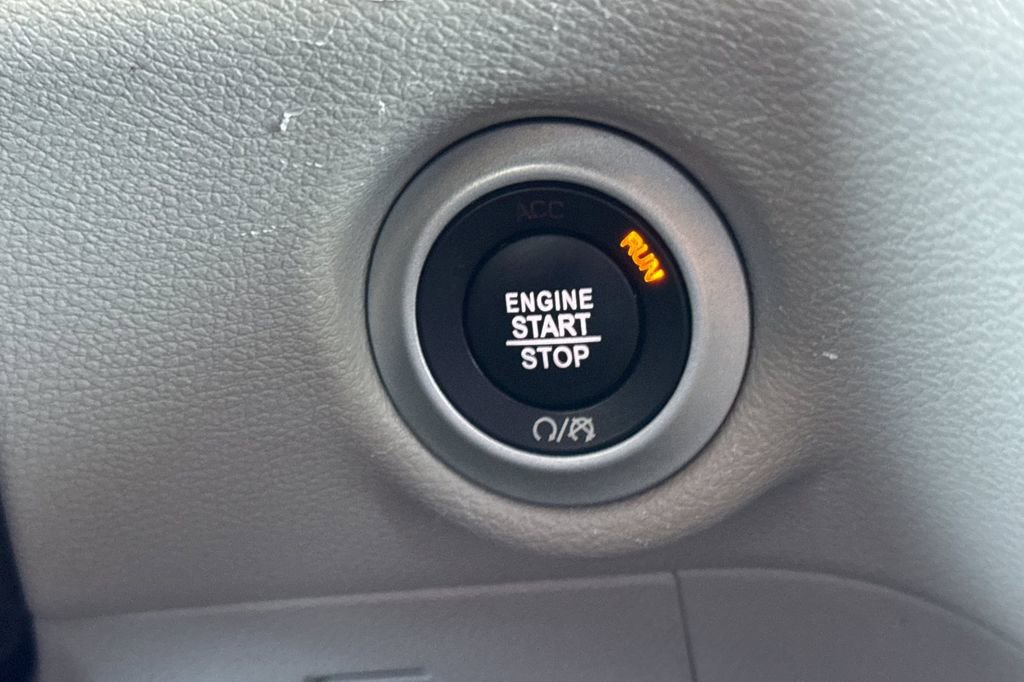 Used 2023 Chrysler Pacifica Touring-L FWD image 33