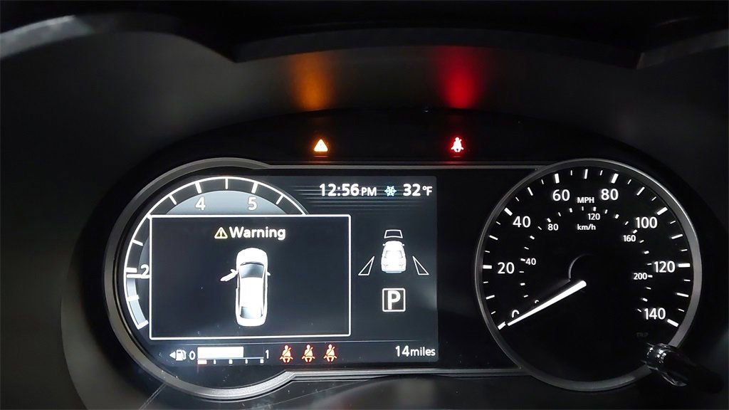 Used 2025 Nissan Versa SR w/ Trunk Package image 21