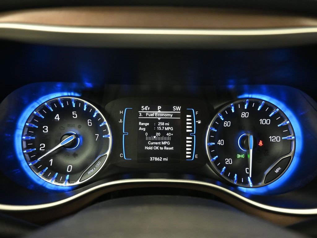 Used 2023 Chrysler Voyager LX image 15