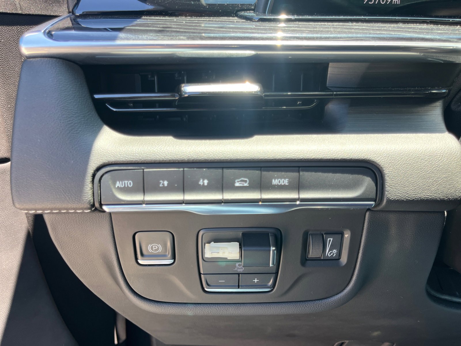 Used 2021 Cadillac Escalade ESV Sport AWD/4WD image 23