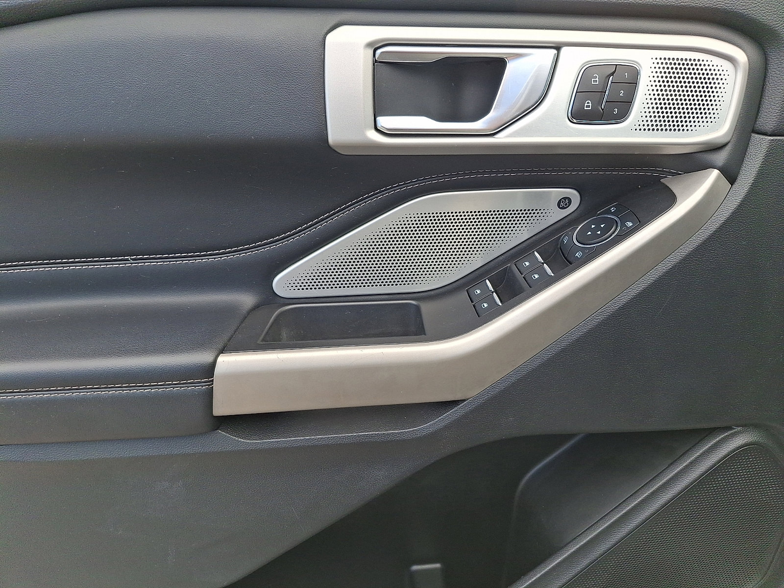 Certified 2022 Ford Explorer Limited w/ Limited Technology Package image 13