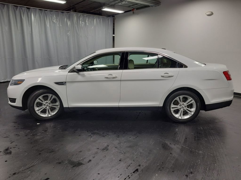 Used 2015 Ford Taurus SEL image 6