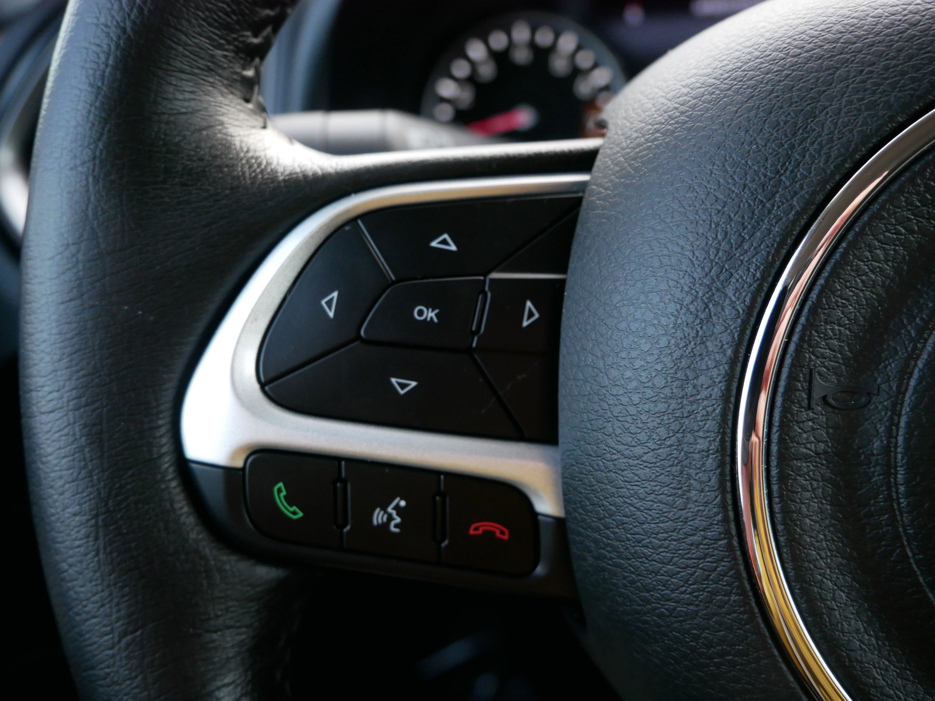 Used 2023 Jeep Renegade Limited image 31