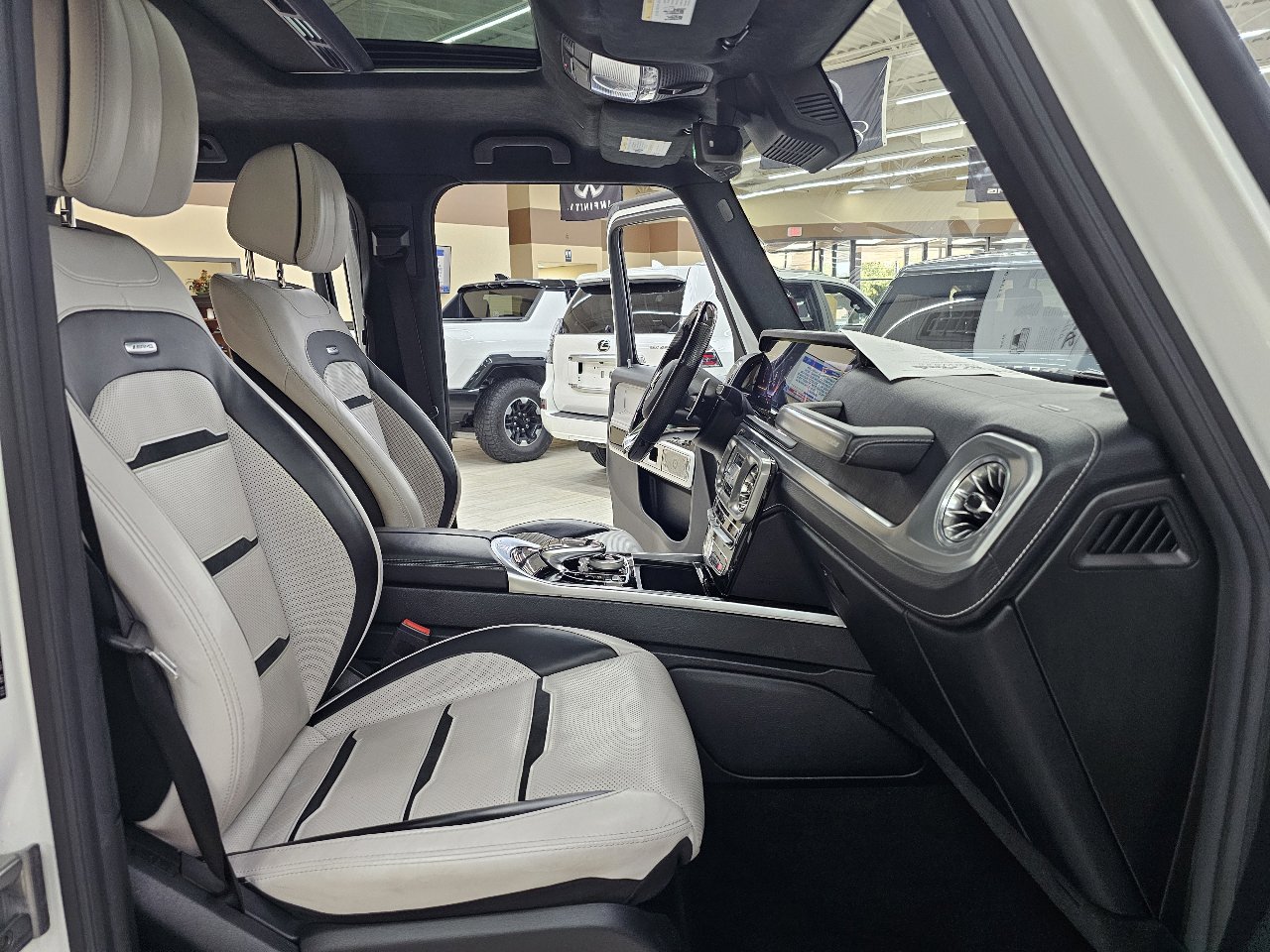 Used 2021 Mercedes-Benz G 63 AMG 4MATIC w/ G Manufaktur Interior Package image 20