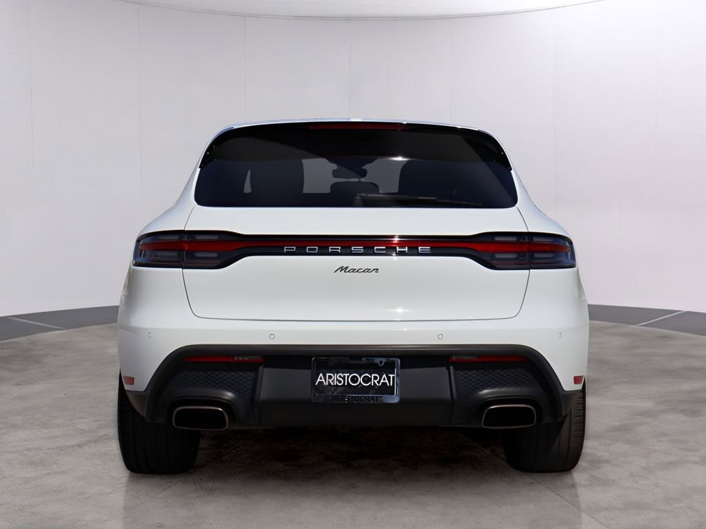 Certified 2023 Porsche Macan image 7