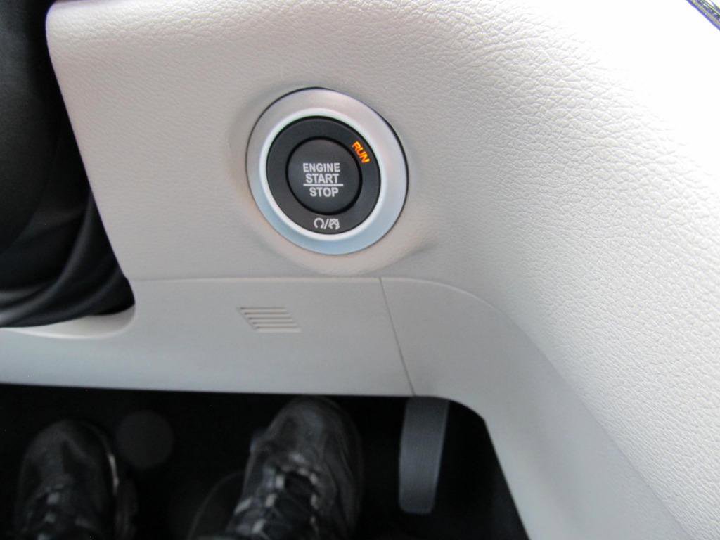 Used 2023 Chrysler Voyager LX image 69