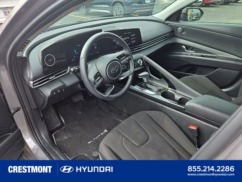 Used 2023 Hyundai Elantra SEL w/ Convenience Package image 5