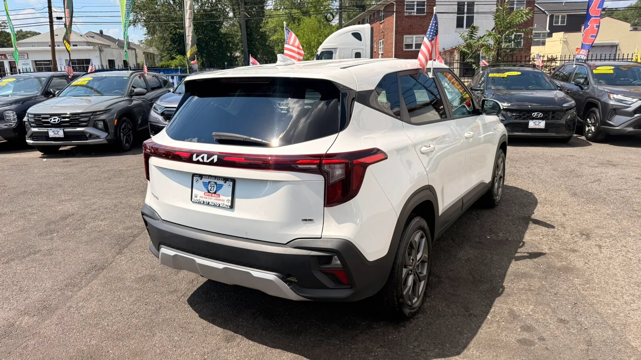 Used 2024 Kia Seltos LX AWD/4WD image 7