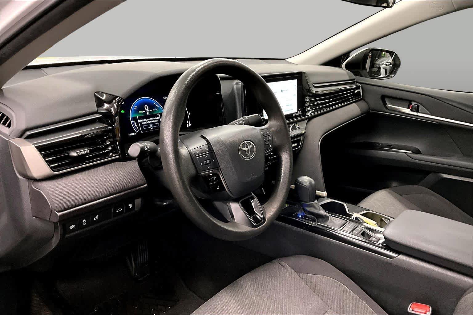Used 2025 Toyota Camry LE FWD image 17