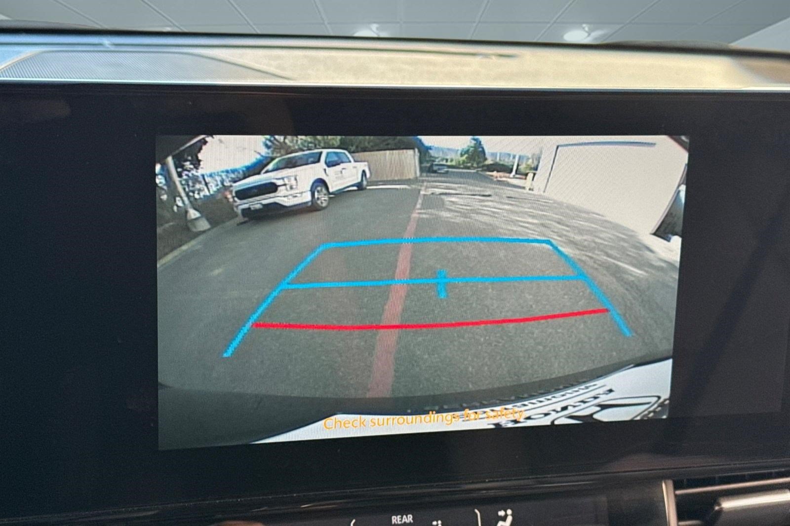Used 2025 Toyota Sienna XLE FWD image 20