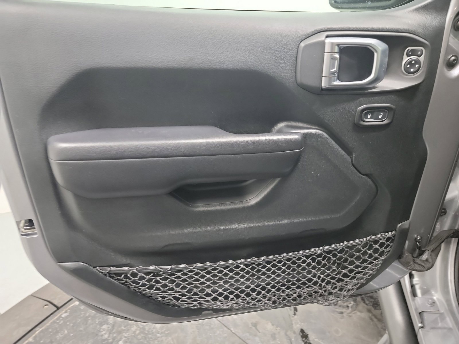 Used 2018 Jeep Wrangler Sport image 13