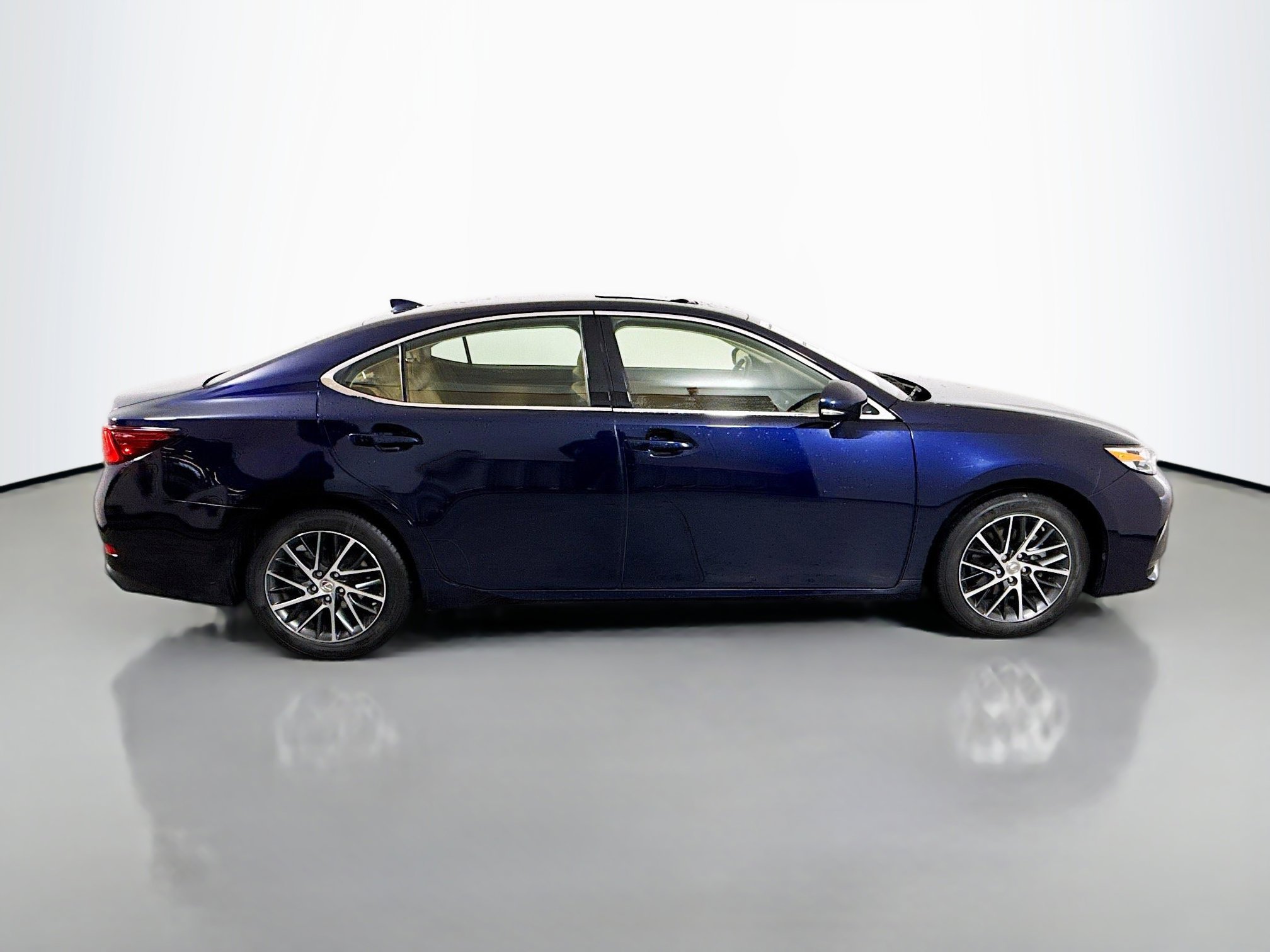 Used 2016 Lexus ES 350 w/ Luxury Package w/Wood Trim FWD image 8