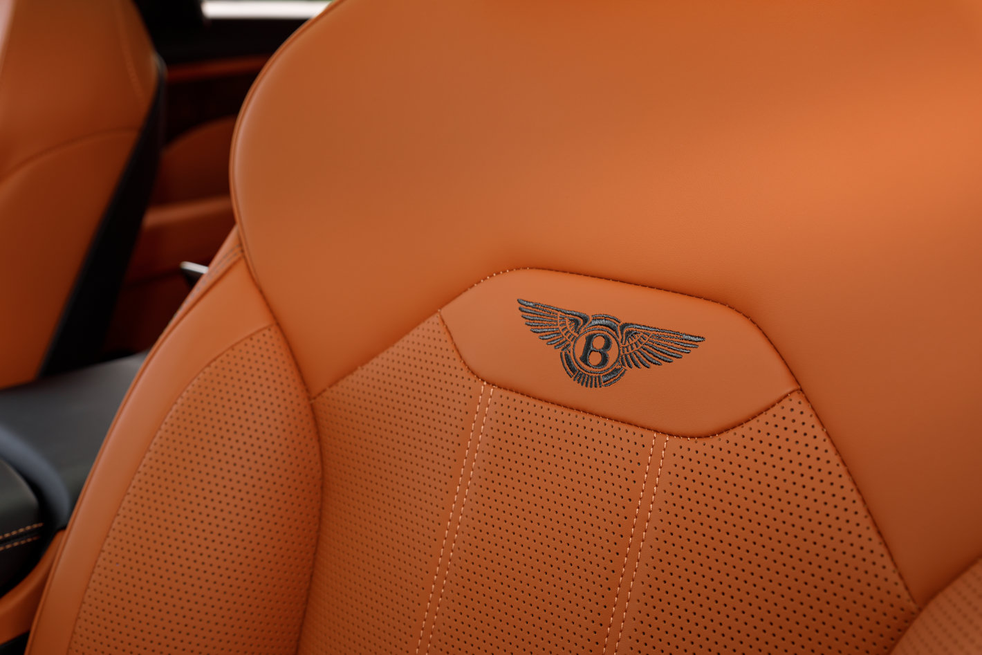Certified 2023 Bentley Bentayga Extended Wheelbase AWD/4WD image 37