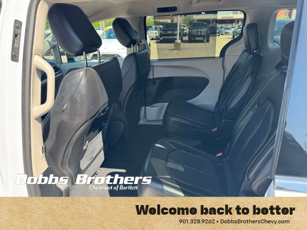Used 2023 Chrysler Pacifica Touring-L image 33