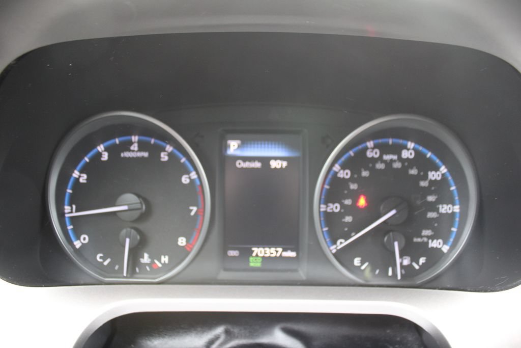 Used 2018 Toyota RAV4 LE FWD image 28