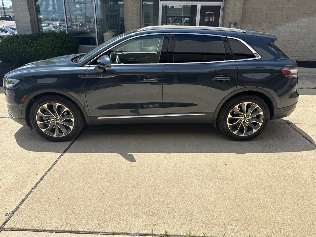 Used 2022 Lincoln Nautilus Reserve w/ Equipment Group 201A AWD/4WD image 2
