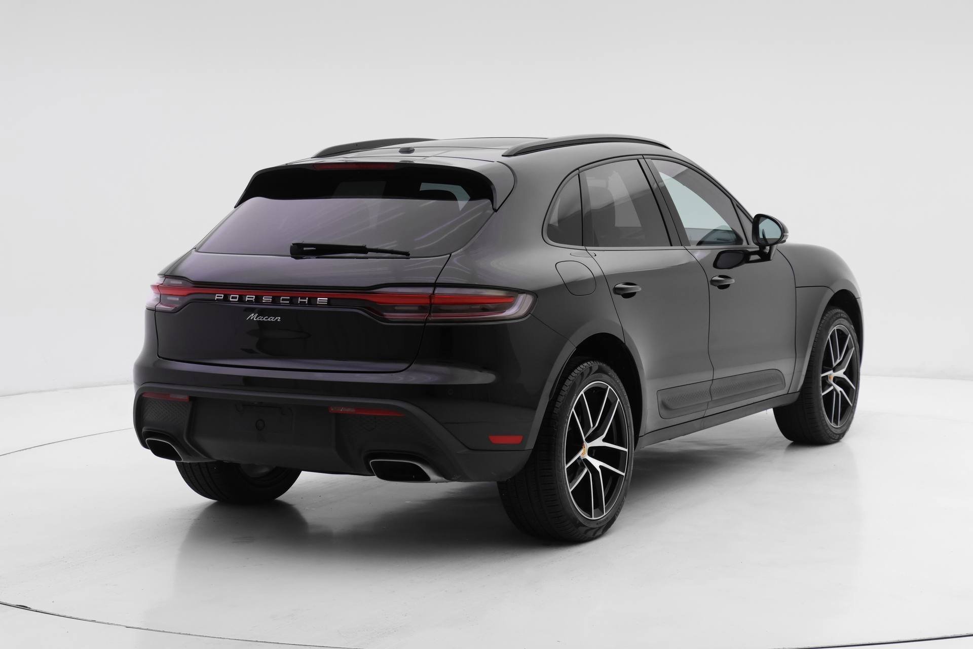 Used 2025 Porsche Macan image 6