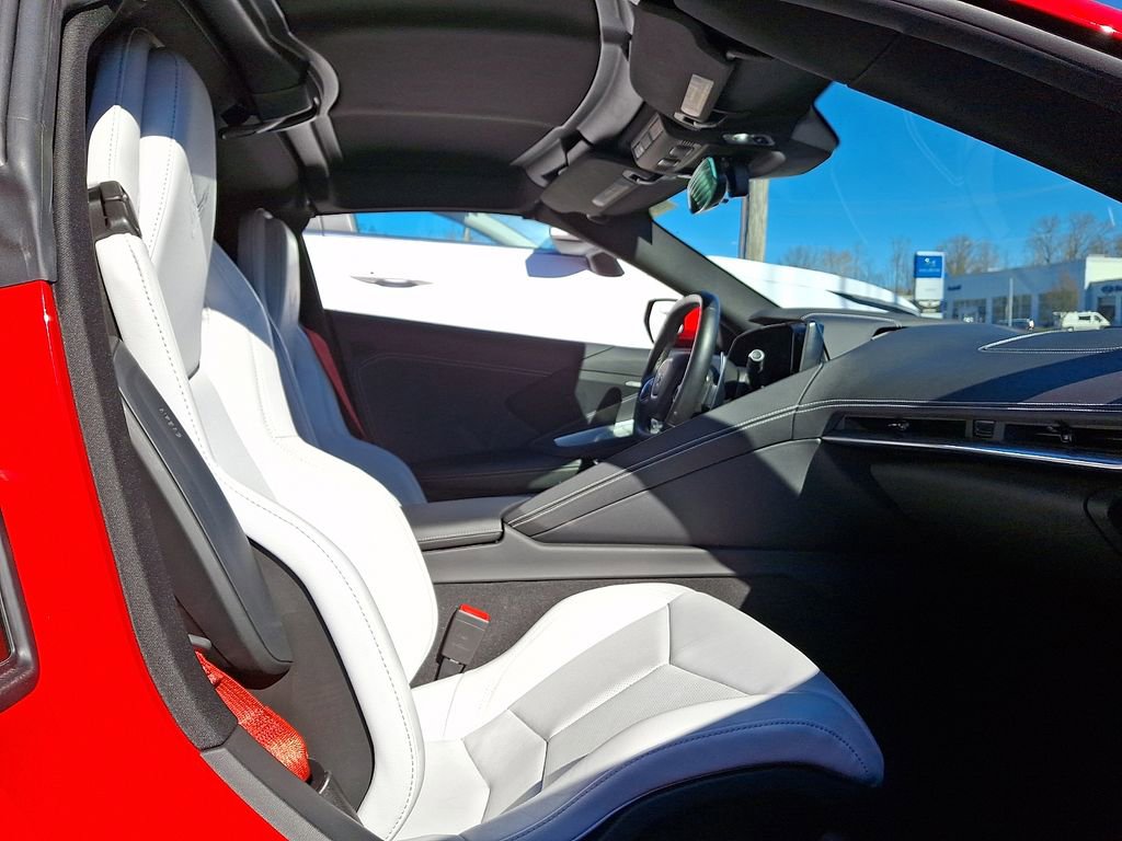 Used 2021 Chevrolet Corvette Stingray Coupe w/ Z51 Performance Package image 11