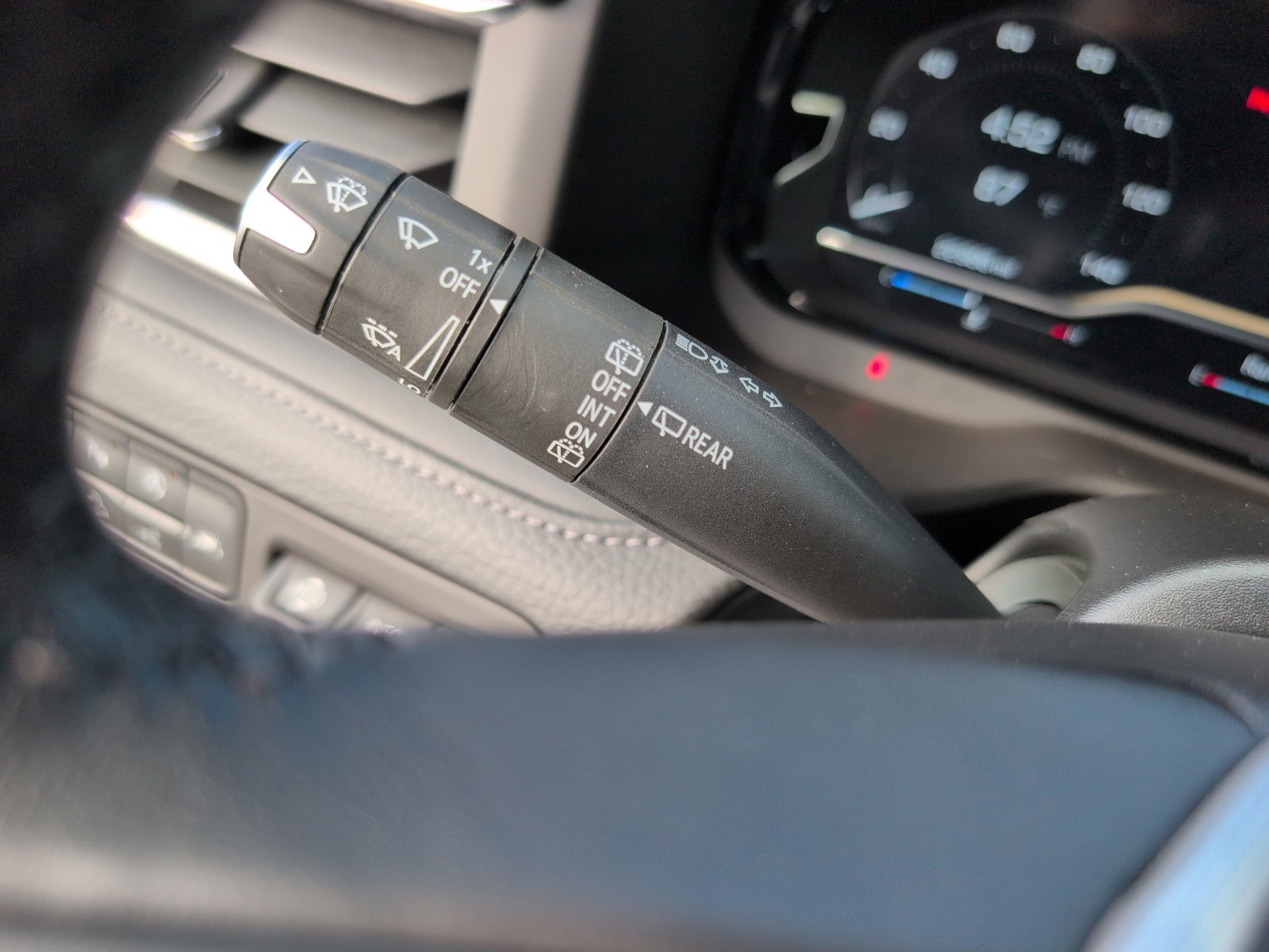 Used 2024 GMC Yukon Denali w/ Advanced Technology Package image 26