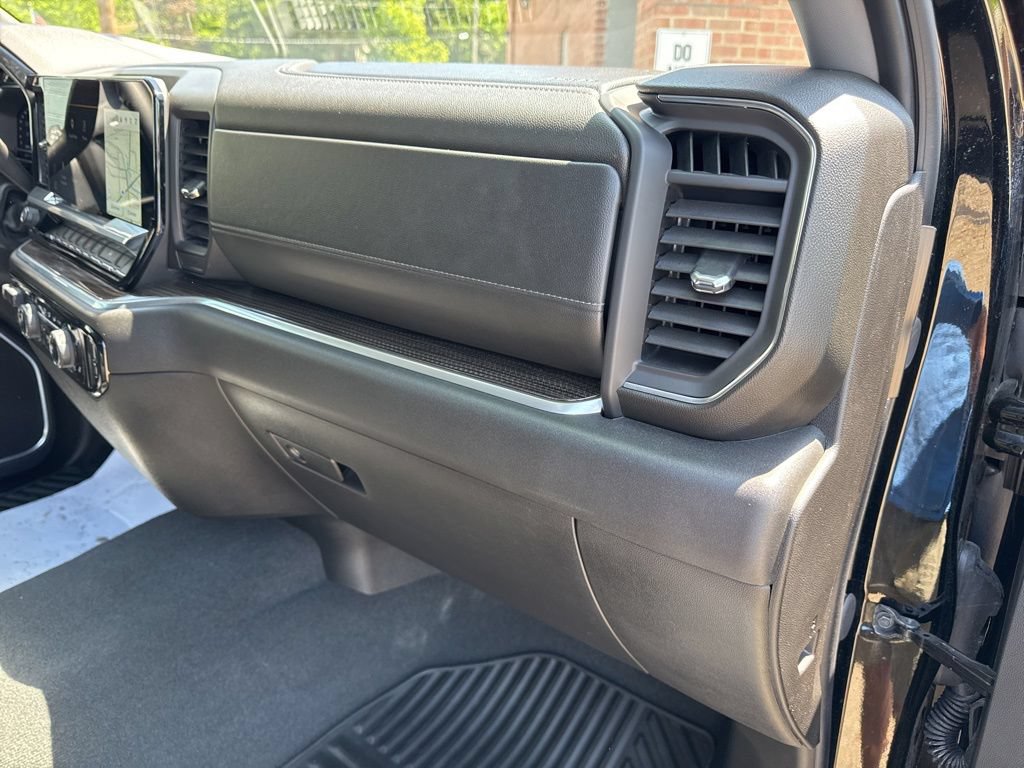 Used 2025 Chevrolet Silverado 2500 LT w/ Convenience Package AWD/4WD image 14