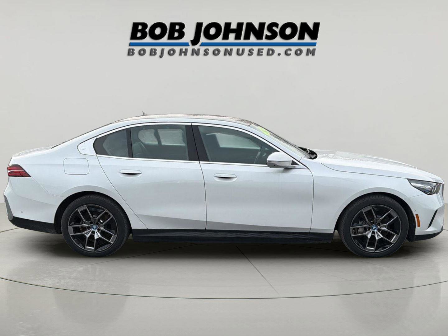 Used 2025 BMW i5 xDrive40 w/ Executive Package AWD/4WD image 2