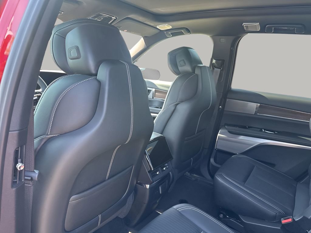 New 2026 Cadillac Vistiq Luxury image 16