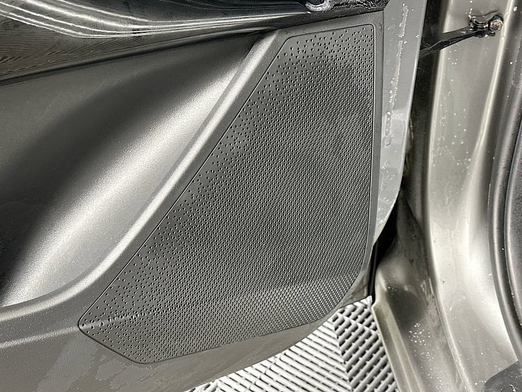 Used 2023 Kia Niro EX image 26