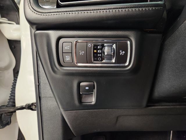 Used 2023 Lincoln Nautilus FWD w/ Premium Package image 22