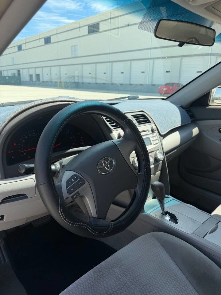 Used 2010 Toyota Camry LE image 11