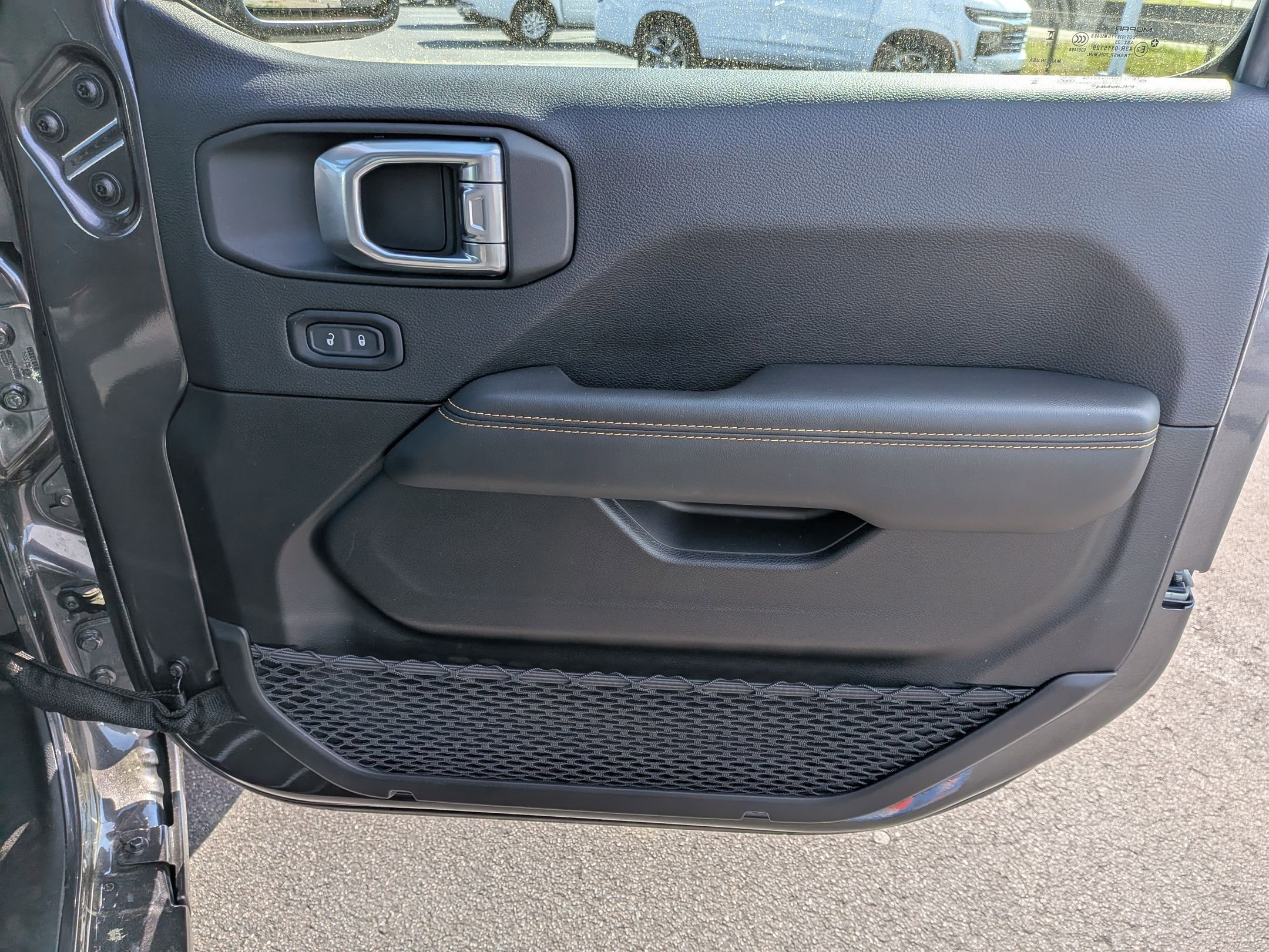 Used 2025 Jeep Wrangler Sahara AWD/4WD image 31